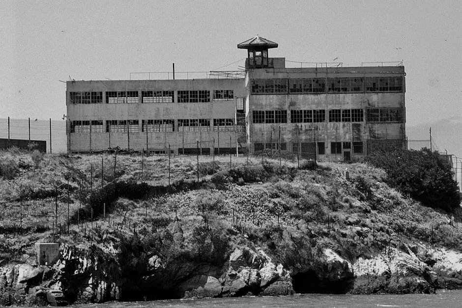 The Unsolved Alcatraz Escape: Frank Morris, Anglin Brothers & The Enduring Mystery