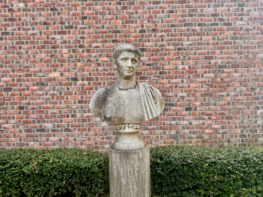 Caligula: The Dark History of a Roman Emperor's Corrupting Power
