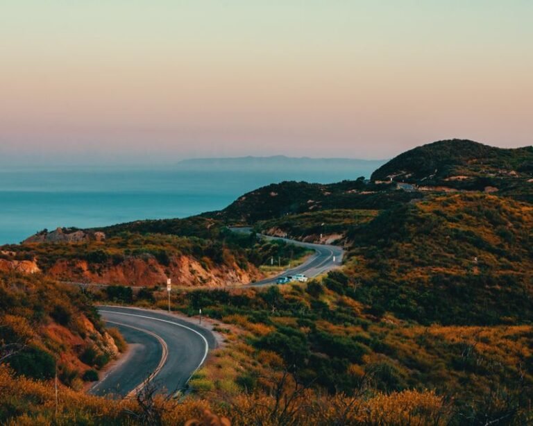 The Ultimate California Coastal Road Trip: Pacific Coast Highway Adventure Guide